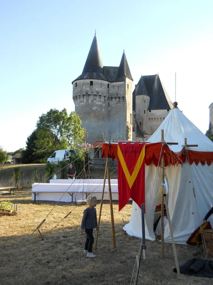 Château de Cherveux à Cherveux, Deux-Sèvres (79)