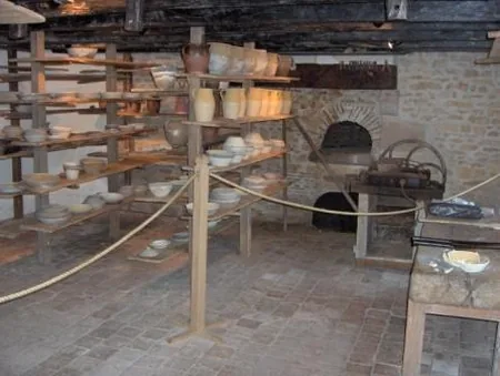 Musée de la Poterie à Le Châtelet, Cher (18)